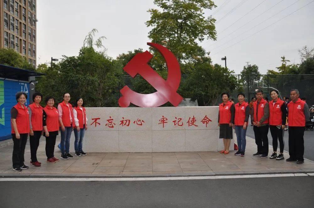 郑州降雪预报图全黑冲上热搜,中央气象台直言“离谱”,高架已放置融雪剂